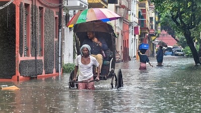 Many areas in the Bengal capital such as Ballygunge, Golf Green, Palmer Bazar, Topsia, Ultadanga, Chetla etc received more than 100 millimeters (mm) of rainfall on Sunday leading to flooding. (PTI) Many areas in the Bengal capital such as Ballygunge, Golf Green, Palmer Bazar, Topsia, Ultadanga, Chetla etc received more than 100 millimeters (mm) of rainfall on Sunday leading to flooding. (PTI)