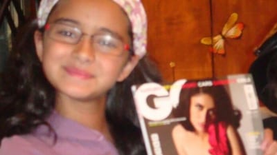 Ananya Panday posing with a picture of Kareena Kapoor. Ananya Panday posing with a picture of Kareena Kapoor.