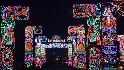 Several Durga Puja organisers have decided to scale down recognising the need for measured celebrations keeping the Covid-19 threat in view. (HT Photo/File) Several Durga Puja organisers have decided to scale down recognising the need for measured celebrations keeping the Covid-19 threat in view. (HT Photo/File)