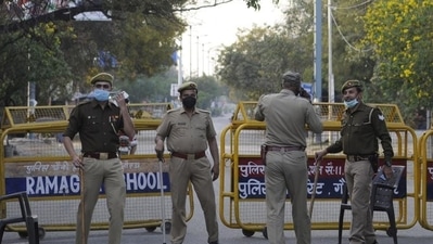 The Knowledge Park police team had set up a picket as part of routine check on Monday night when they saw a truck coming in and gestured it to stop. (Sunil Ghosh/HT Photo) The Knowledge Park police team had set up a picket as part of routine check on Monday night when they saw a truck coming in and gestured it to stop. (Sunil Ghosh/HT Photo)