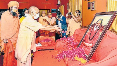 Uttar Pradesh chief minister Yogi Adityanath pays tribute to Akhil Bharatiya Akhara Parishad president Mahant Narendra Giri Maharaj in Prayagraj on Tuesday. (PTI) Uttar Pradesh chief minister Yogi Adityanath pays tribute to Akhil Bharatiya Akhara Parishad president Mahant Narendra Giri Maharaj in Prayagraj on Tuesday. (PTI)