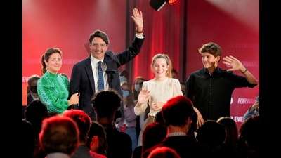 Canada's Prime Minister Justin Trudeau, accompanied by his wife Sophie Gregoire and their children Ella-Grace and Xavier, waves to supporters during the Liberal Party election night party in Montreal, Quebec, Canada, September 21, 2021. His party has won the Canada elections, according to the latest Canada election results. (REUTERS) Canada's Prime Minister Justin Trudeau, accompanied by his wife Sophie Gregoire and their children Ella-Grace and Xavier, waves to supporters during the Liberal Party election night party in Montreal, Quebec, Canada, September 21, 2021. His party has won the Canada elections, according to the latest Canada election results. (REUTERS)