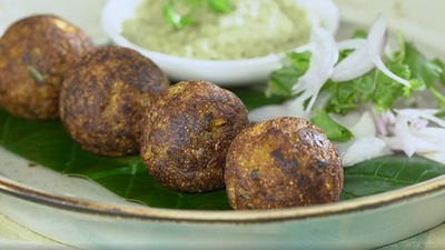Aloo Rawa Bonda (Chef Ranveer Brar) Aloo Rawa Bonda (Chef Ranveer Brar)