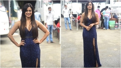 Shweta's sleeveless dress featured a plunging V neckline, a fitted bodice, and a thigh-baring slit. The ensemble came with sequinned patterns that elevated the star's look exceptionally. (HT Photo/Varinder Chawla)