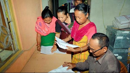 Bodo women check their names in the final list of NRC at a Seva Kendra in Baska district of Assam. (HT archive)