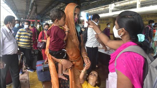 Experts have cautioned with a potential spurt in the cases in the next two weeks because of the crowding during the Ganesh festival, which ended on September 20. (Anshuman Poyrekar/HT PHOTO) Experts have cautioned with a potential spurt in the cases in the next two weeks because of the crowding during the Ganesh festival, which ended on September 20. (Anshuman Poyrekar/HT PHOTO)