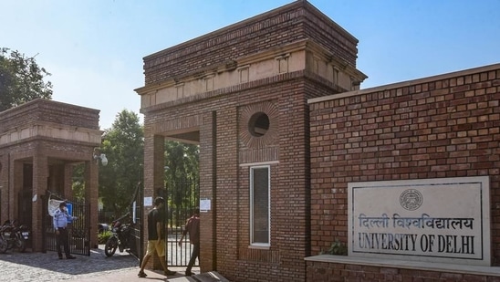 DU Reopening 2021: Delhi University shares fake news notice regarding reopening DU Reopening 2021: Delhi University shares fake news notice regarding reopening