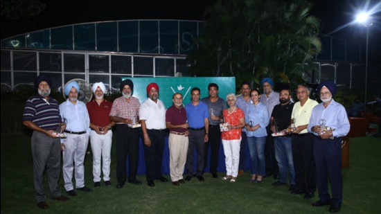 Participants at the conclusion of the three-day monthly medal round tournament held at the Chandigarh Golf Club greens on Tuesday. (HT PHOTO)