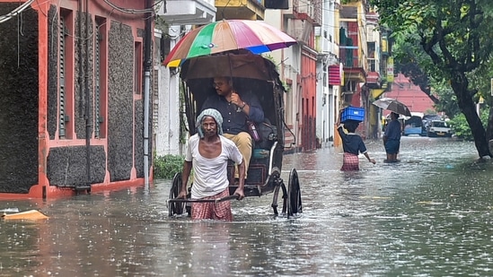 Many areas in the Bengal capital such as Ballygunge, Golf Green, Palmer Bazar, Topsia, Ultadanga, Chetla etc received more than 100 millimeters (mm) of rainfall on Sunday leading to flooding.(PTI)