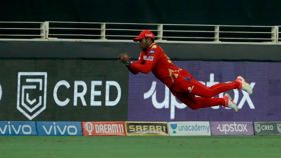 IPL 2021, PBKS vs RR: Fabian Allen completed a sensational diving catch near the boundary ropes to dismiss Liam Livingstone for 25.(BCCI/IPL)
