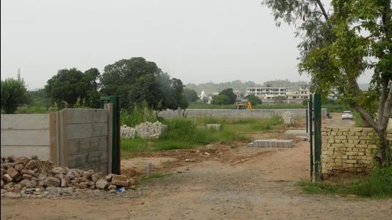 Illegal construction coming up outside the lal dora limits in Khuda Ali Sher village of Chandigarh. (HT PHOTO)