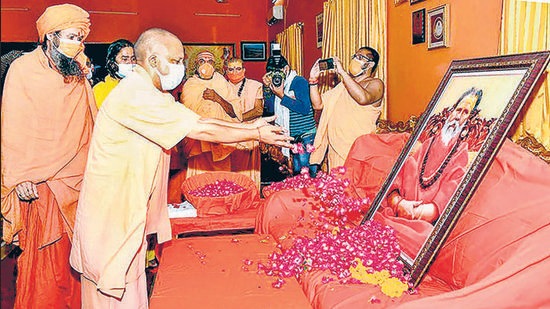 Uttar Pradesh chief minister Yogi Adityanath pays tribute to Akhil Bharatiya Akhara Parishad president Mahant Narendra Giri Maharaj in Prayagraj on Tuesday. (PTI)