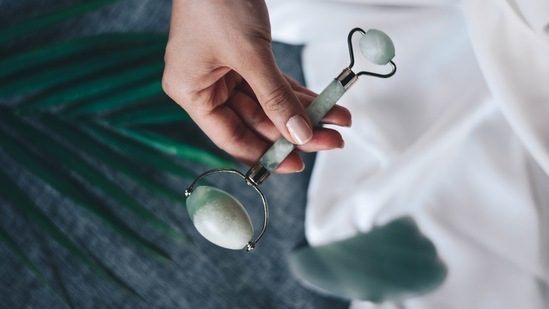 Apply cold compress: This is one of the fastest ways of getting rid of bags. It helps increase blood flow and reduce inflammation and swelling.(Unsplash)