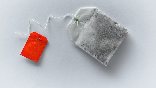 Apply tea bags: Applying caffeinated tea bags under the eyes help treat dark circles as well under-eye bags. The antioxidants in the tea may increase circulation hence reducing puffiness.(Unsplash)