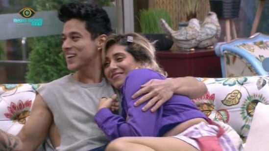 Neha Bhasin was accused of destroying Pratik Sehajpal’s game on Bigg Boss OTT.