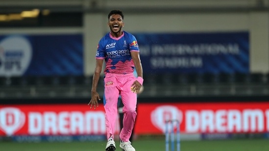 IPL 2021, PBKS vs RR: Chetan Sakariya broke the opening partnership as RR finally managed to hold onto a catch offered by Rahul. Soon after, Rahul Tewatia dismissed Mayank Agarwal.