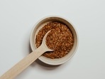 この植物ベースの食品は、健康的な脂肪、抗酸化物質、および繊維を提供します。 ここにあなたがおそらく知らなかった亜麻仁のいくつかの健康上の利点があります。（ペクセル）