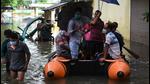 Between Monday and Tuesday, Kolkata and its adjoining areas experienced more rainfall than what had been recorded in the last 14 years. Though rainfall has been very light since then, numerous streets in the state capital and the nearby townships are still inundated. (SAMIR JANA/HT PHOTO.) Between Monday and Tuesday, Kolkata and its adjoining areas experienced more rainfall than what had been recorded in the last 14 years. Though rainfall has been very light since then, numerous streets in the state capital and the nearby townships are still inundated. (SAMIR JANA/HT PHOTO.)