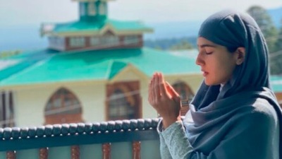 Sharing a glimpse of her spiritual vacation in Kashmir, Sara Ali Khan captioned her post, "gar firdaus bar roo-e zameen ast, Hameen ast-o hameen ast-o hameen ast. ." (Instagram/@saraalikhan95)