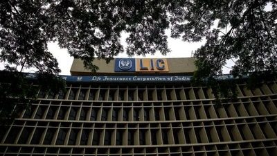 The government may have to amend the current law to stop Chinese investors in LIC IPO.&nbsp; (Reuters)