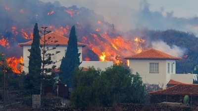 Thousands of La Palma residents have been forced to flee their houses (Borja Suarez / REUTERS) Thousands of La Palma residents have been forced to flee their houses (Borja Suarez / REUTERS)