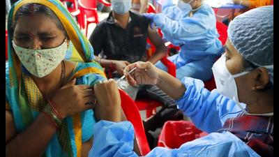 A medic administers Covid-19 vaccine to a beneficiariy during the vaccination drive in Lucknow. (ANI Photo)