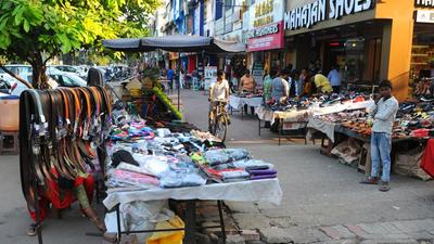 Implementation of the Street Vendors’ (Protection of Livelihood and Regulation of Street Vending) Act, 2014, has been hanging fire since 2015, when the Mohali municipal corporation MC had first ordered a survey to identify street vendors in the city. (HT Photo) Implementation of the Street Vendors’ (Protection of Livelihood and Regulation of Street Vending) Act, 2014, has been hanging fire since 2015, when the Mohali municipal corporation MC had first ordered a survey to identify street vendors in the city. (HT Photo)