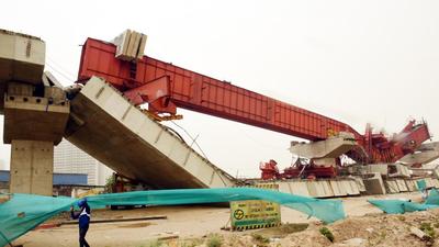 Two concrete spans among pillars 107-109 in the third phase of the under-construction Dwarka Expressway collapsed in March, following which two committees deliberated on the causes and recently submitted their reports. (HT Archive) Two concrete spans among pillars 107-109 in the third phase of the under-construction Dwarka Expressway collapsed in March, following which two committees deliberated on the causes and recently submitted their reports. (HT Archive)
