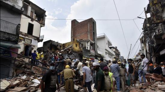 A building collapsed at Sabzi Mandi area on September 13. The North MCD had ordered a probe into the incident. The probe report has given a clean chit to four officials. (Sanjeev Verma/HT Photo)