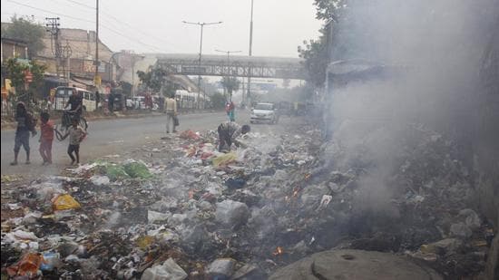 The North municipal corporation will deploy 48 patrolling teams to check instances of waste burning in the city. (HT Archive)