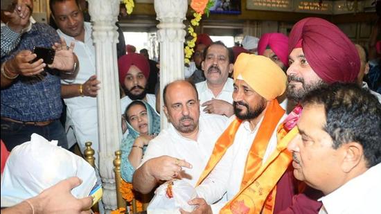 Punjab chief minister Charanjit Singh Channi, his deputy OP Soni and state Congress chief Navjot Singh Sidhu paying obeisance at Durgiana Temple in Amritsar on Wednesday. They also visited the Golden Temple, Ram Tirath Temple and Jallianwala Bagh. Six years after the sacrilege incidents, the delay in action was one of the reasons for the rebellion within the Congress against former chief minister Capt Amarinder Singh. (Sameer Sehgal/HT)