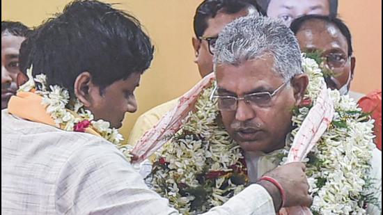 West Bengal BJP’s new president Sukanta Majumdar felicitates new BJP national vice president Dilip Ghosh during a felicitation event at party office in Kolkata on Tuesday, September 21. (PTI)