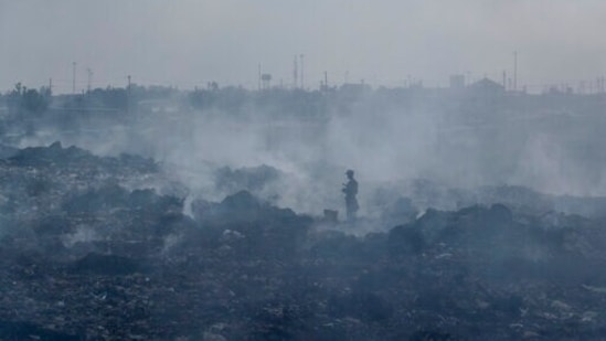 Out of 100 global cities in 2020, 92 exceeded WHO's revised 2021 air quality guidelines, which include 5 Indian cities as well. Delhi's annual PM2.5 trends in 2020 was 16.8 times more than WHO's 2021 guidelines.(Representational photo)