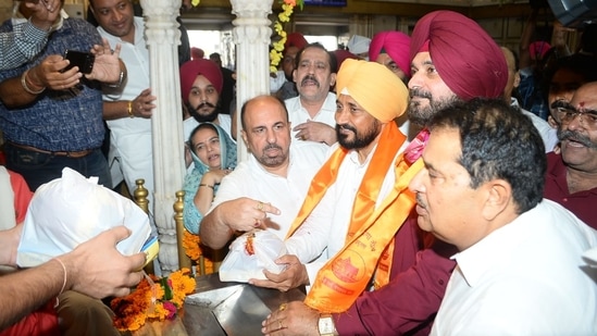 Punjab chief minister Charanjit Channi with Navjot Sidhu at Golden temple in Amritsar on Wednesday.(Sameer Sehgal/ HT Photo) Punjab chief minister Charanjit Channi with Navjot Sidhu at Golden temple in Amritsar on Wednesday.(Sameer Sehgal/ HT Photo)