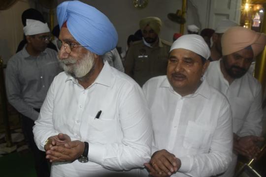 Punjab deputy chief ministers Sukhjinder Singh Randhawa and OP Soni at the Golden Temple on Wednesday morning. (Sameer Sehgal/HT) Punjab deputy chief ministers Sukhjinder Singh Randhawa and OP Soni at the Golden Temple on Wednesday morning. (Sameer Sehgal/HT)
