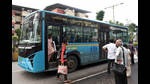 NMMT reopens bus pass centres in Vashi and Belapur after 17 months. (BACHCHAN KUMAR/HT PHOTO) NMMT reopens bus pass centres in Vashi and Belapur after 17 months. (BACHCHAN KUMAR/HT PHOTO)