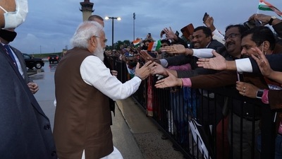 The Indian community in Washington DC gives Indian Prime Minister Narendra Modi a warm welcome. (Twitter/@narendramodi)