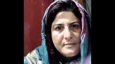 Nasira Akhter, 34, who runs a small-scale industry producing surgical items such as bandages, cotton, masks and bedsheets, in Kashmir. (HT PHOTO) Nasira Akhter, 34, who runs a small-scale industry producing surgical items such as bandages, cotton, masks and bedsheets, in Kashmir. (HT PHOTO)