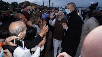 More than a hundred members from the Indian Community gathered at the airport to welcome the Indian leader. (Twitter/@narendramodi)