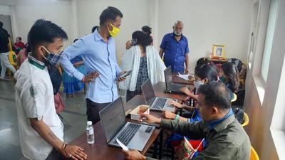 A free vaccination drive for low income holders by Shrimati Lakshamibai Datt Mandir trust at Datta Bhawan, Budhawar peth in Pune, on Thursday. Pune district reports 744 new Covid cases, 4 deaths. (HT PHOTO)