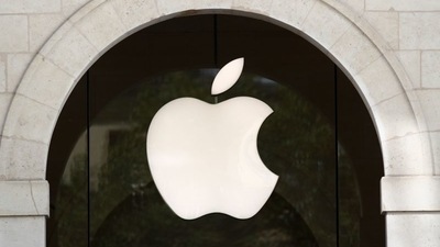 An Apple logo is pictured in an Apple store in Paris, France, on September 17, 2021. REUTERS / Gonzalo Fuentes