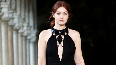 Fashion enthusiasts and fans on the Internet have been eagerly waiting for the best fashions and celeb sightings overseas and the flood of Gigi's sartorial pictures on social media platforms are only a treat for sore eyes.&nbsp; (REUTERS/Alessandro Garofalo)
