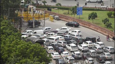 High-rises in Kaushambi are located next to a heavy traffic area, adjacent to Delhi’s Anand Vihar border, which has an ISBT. (Sakib Ali/HT Photo) High-rises in Kaushambi are located next to a heavy traffic area, adjacent to Delhi’s Anand Vihar border, which has an ISBT. (Sakib Ali/HT Photo)