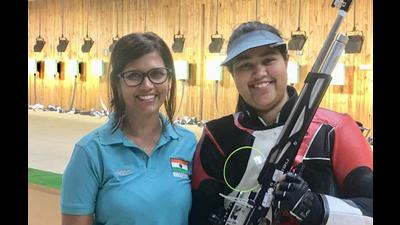 Zeena Khitta (right) with her coach Suma Sharoor. (HT PHOTO)