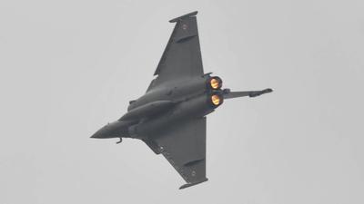 Indian Air Force’s Rafale aircraft performing acrobatics during an air show at Sukhna Lake in Chandigarh on Wednesday. (Keshav Singh/HT)