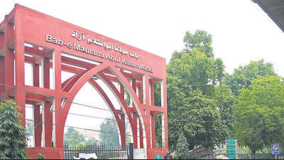 Students of Jamia Millia Islamia (JMI) were demanding reopening of the campus that has stayed closed due to the Covid-19 pandemic. Jamia officials said students coming to the campus for lab and practical work will have to produce a negative RT-PCR report or a vaccination certificate. (Amal KS) Students of Jamia Millia Islamia (JMI) were demanding reopening of the campus that has stayed closed due to the Covid-19 pandemic. Jamia officials said students coming to the campus for lab and practical work will have to produce a negative RT-PCR report or a vaccination certificate. (Amal KS)