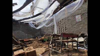 Around 25 students of Classes 3 and 4 of a private school were injured after a roof collapsed at Sonepat’s Bai village in Ganaur block on Thursday. (HT Photo)