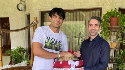 Abhinav Bindra gifting Neeraj Chopra the puppy named, Tokyo.&nbsp; (Twitter/@Abhinav_Bindra)