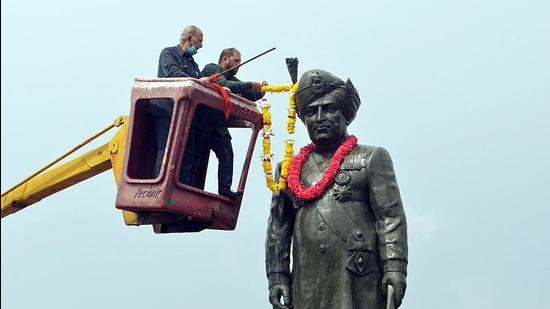 Yuva Rajput Sabha supporters garland the statue of Maharaja Hari Singh on the occasion of his birth anniversary in Jammu on Thursday. (ANI) Yuva Rajput Sabha supporters garland the statue of Maharaja Hari Singh on the occasion of his birth anniversary in Jammu on Thursday. (ANI)