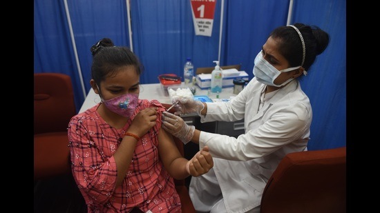 During a mega vaccine drive on September 17, Lucknow had administered over 89,000 Covid vaccine doses. (Deepak Gupta/HT Photo)